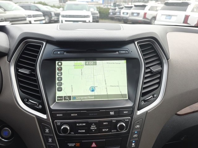 Used 2017 Hyundai Santa Fe SE image 16