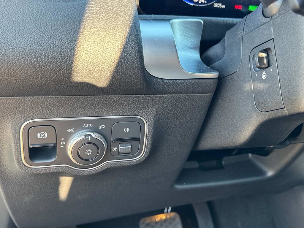 Certified 2025 Mercedes-Benz EQB 300 4MATIC image 27