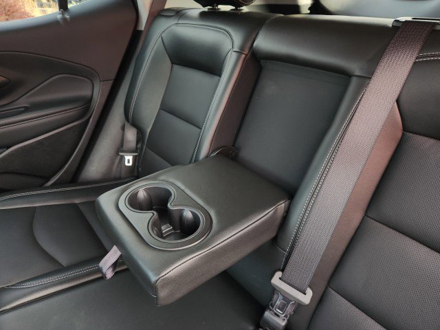 Used 2024 GMC Terrain SLT image 25