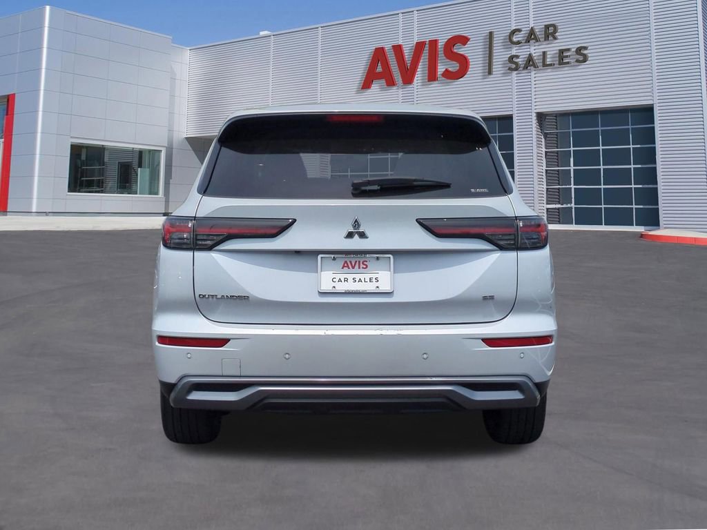 Used 2025 Mitsubishi Outlander SE AWD/4WD image 7