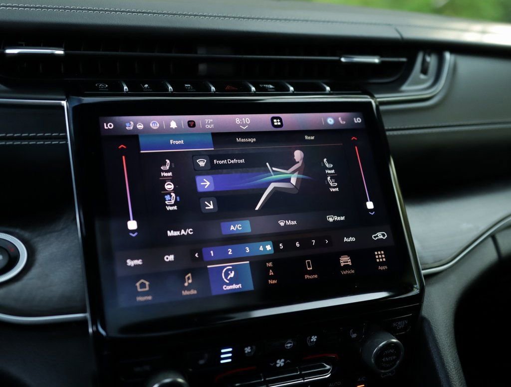 Used 2022 Jeep Grand Cherokee Overland w/ Luxury Tech Group IV image 15