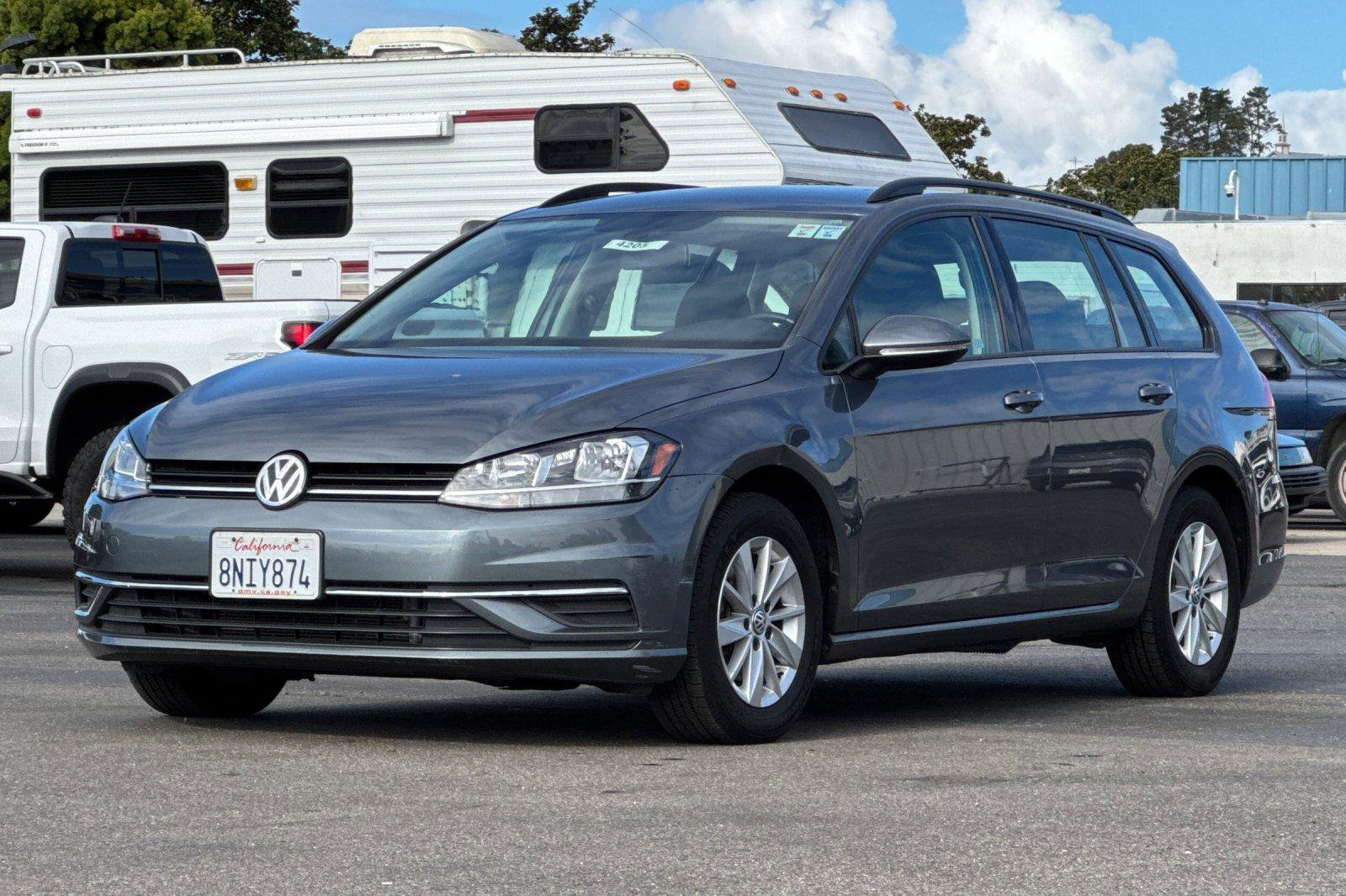 Used 2019 Volkswagen Golf S image 9