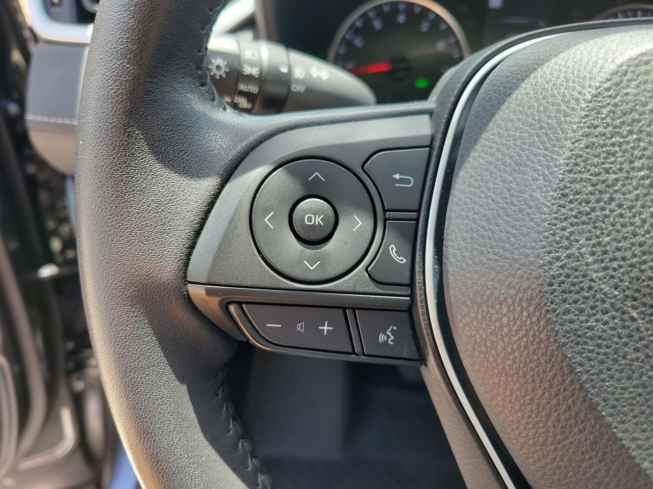 Used 2022 Toyota RAV4 XLE Premium image 20