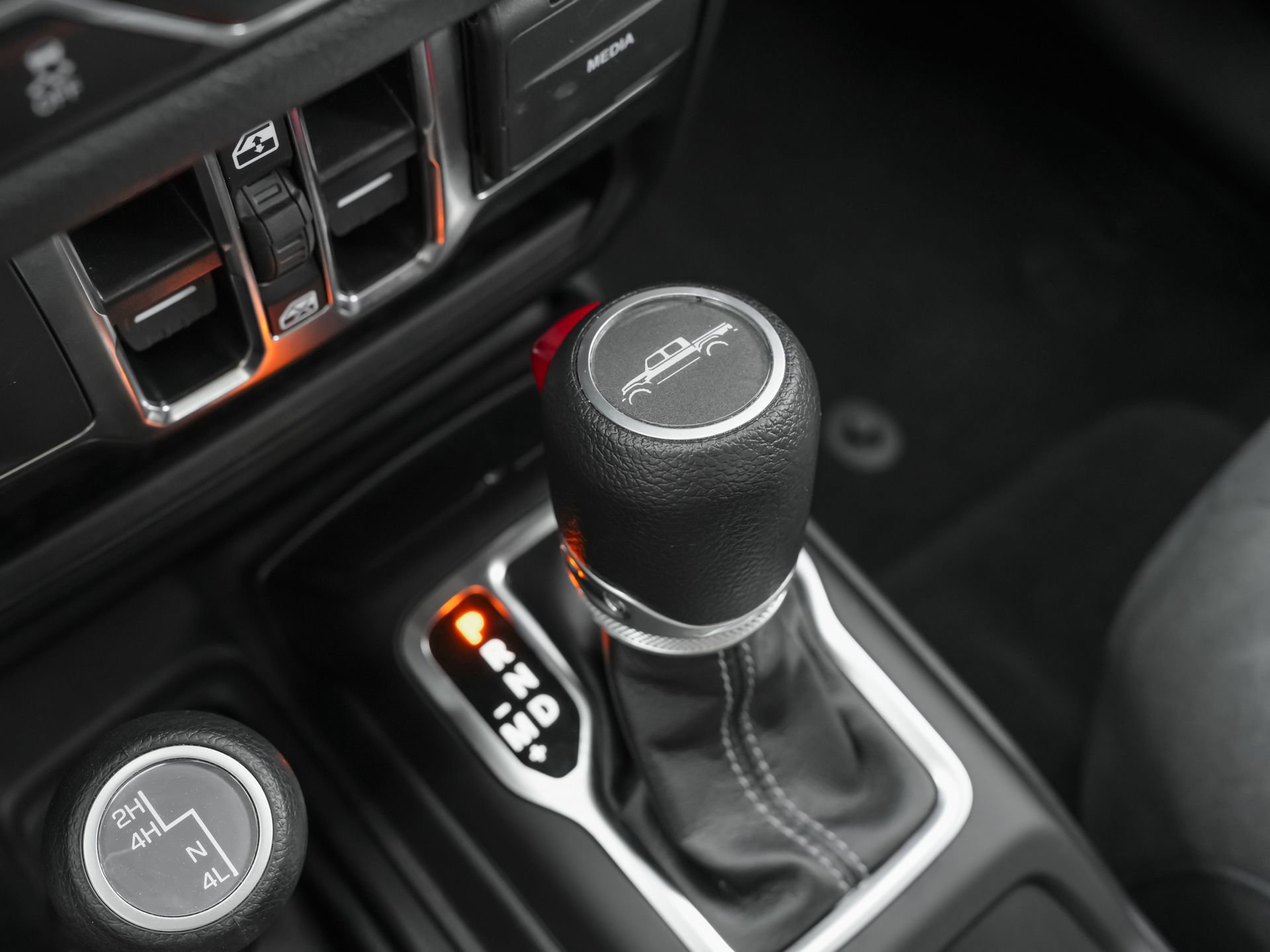 Used 2024 Jeep Gladiator Sport AWD/4WD image 16