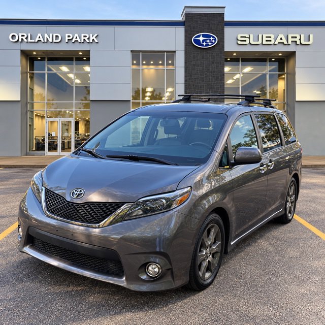 Used 2015 Toyota Sienna SE FWD image 1