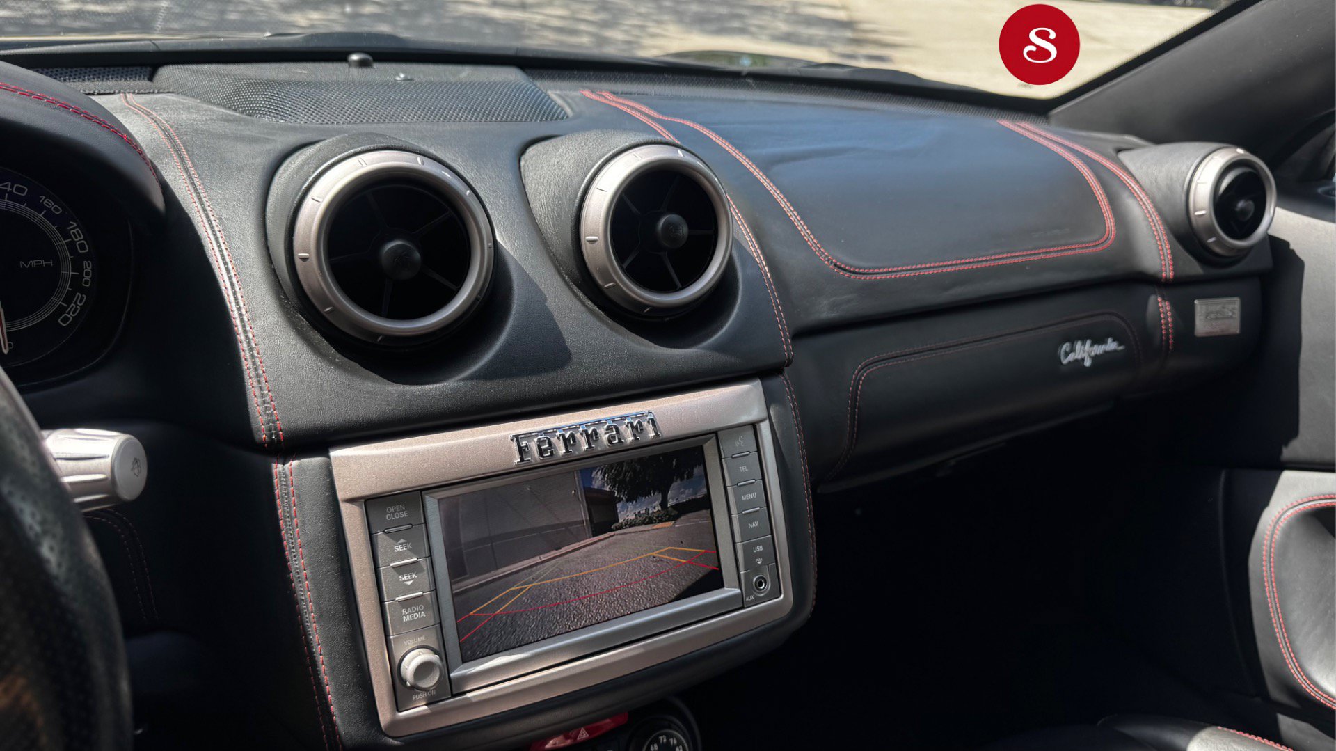 Used 2011 Ferrari California RWD image 18
