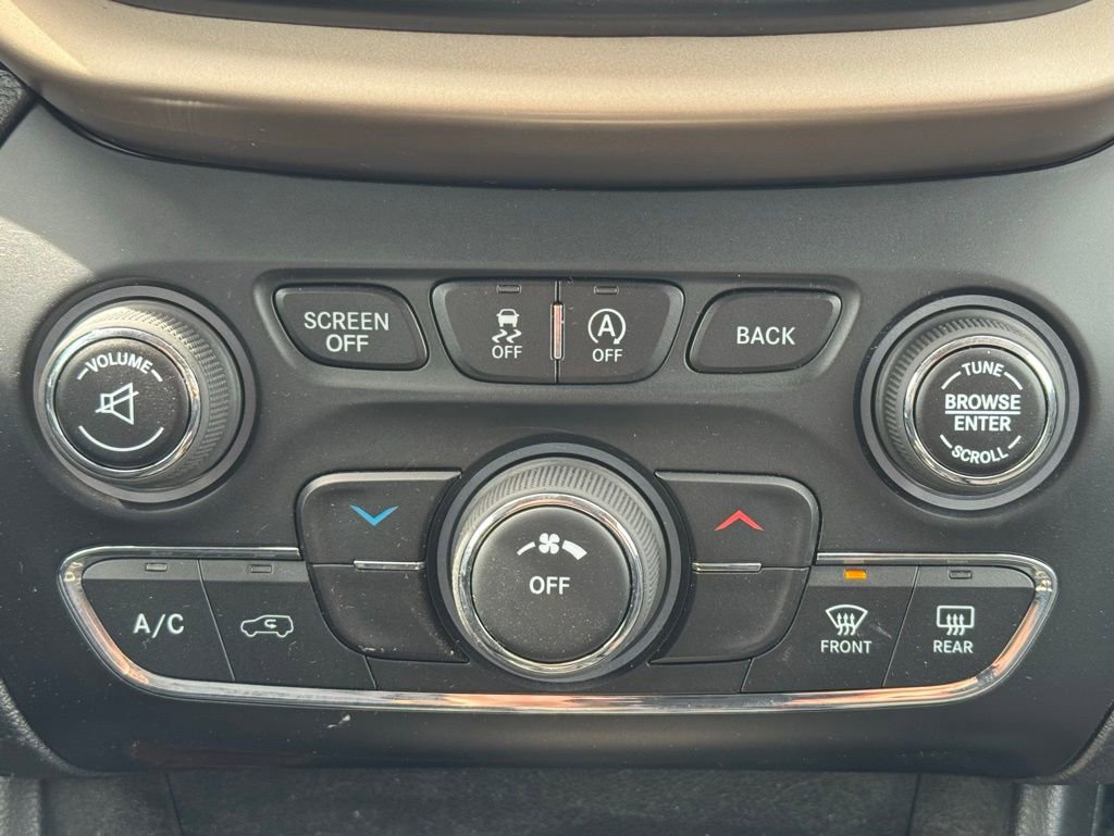 Used 2015 Jeep Cherokee Latitude w/ Cold Weather Group image 15