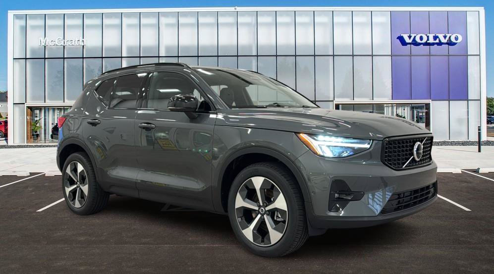 New 2026 Volvo XC40 B5 Plus w/ Protection Package Premier