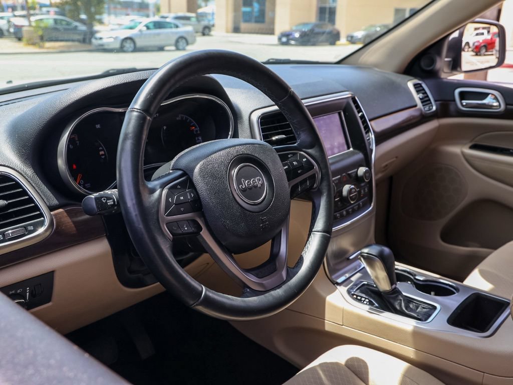 Used 2018 Jeep Grand Cherokee Laredo RWD image 14