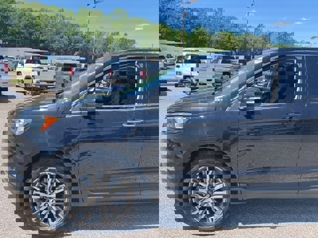 Used 2022 Ford Edge Titanium w/ Class II Trailer Tow Package AWD/4WD image 2