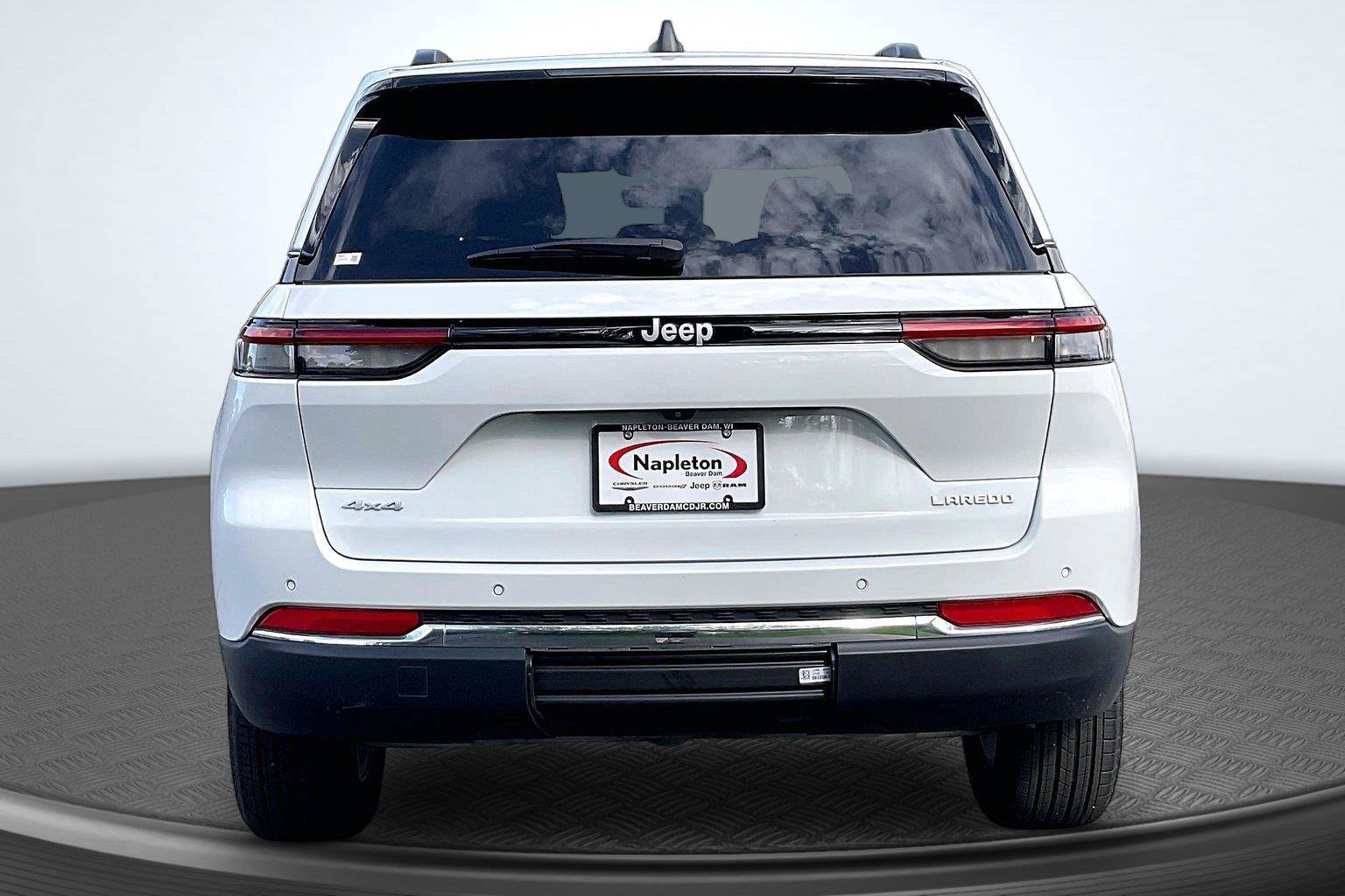 Used 2025 Jeep Grand Cherokee Laredo X AWD/4WD image 4