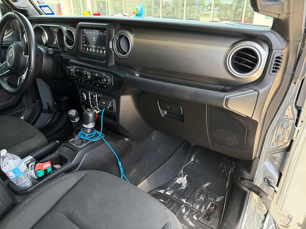 Used 2018 Jeep Wrangler Unlimited Sahara AWD/4WD image 25