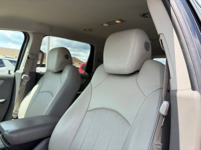 Used 2016 Chevrolet Traverse LTZ AWD/4WD image 16