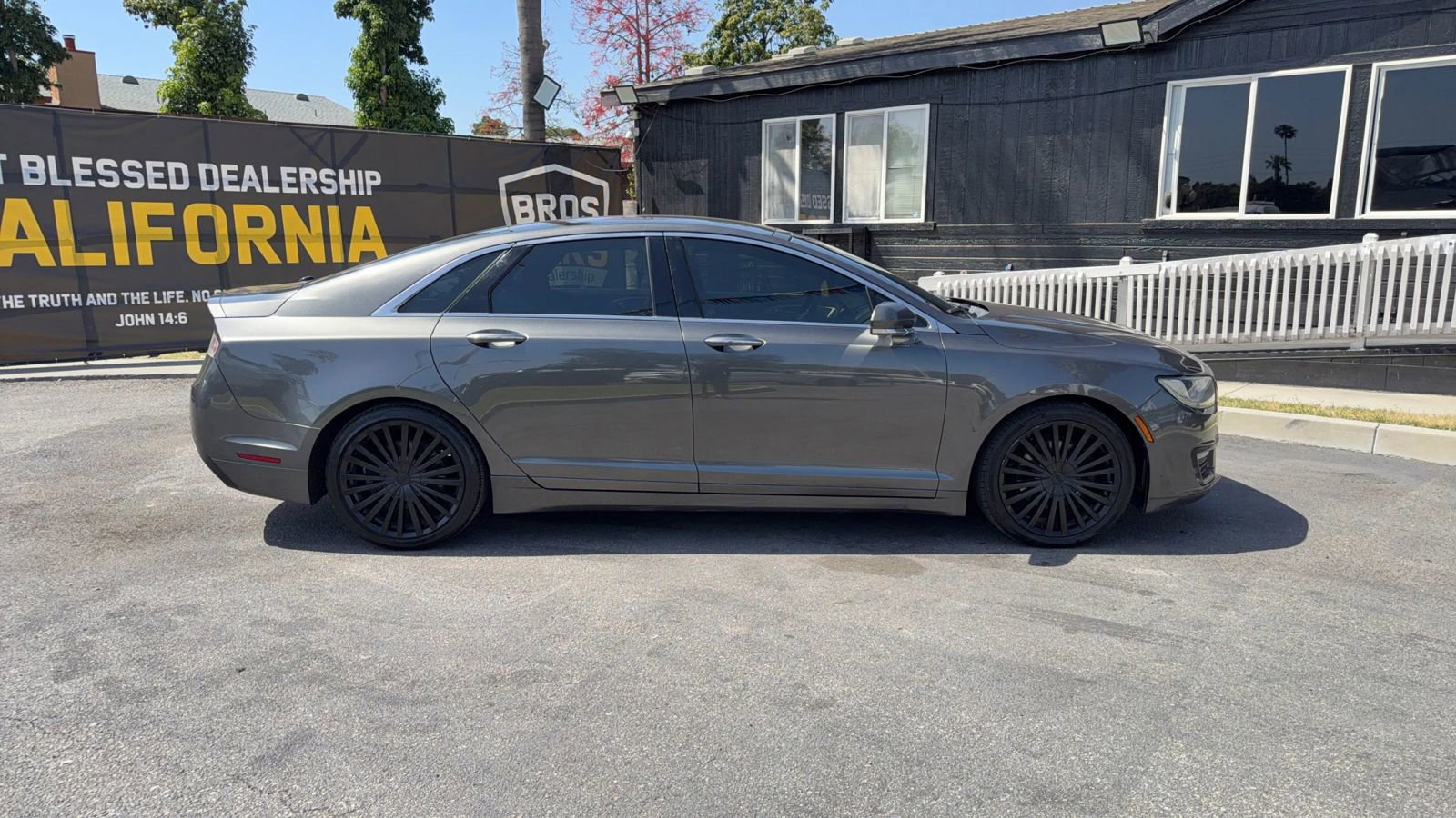 Used 2017 Lincoln MKZ Reserve image 9