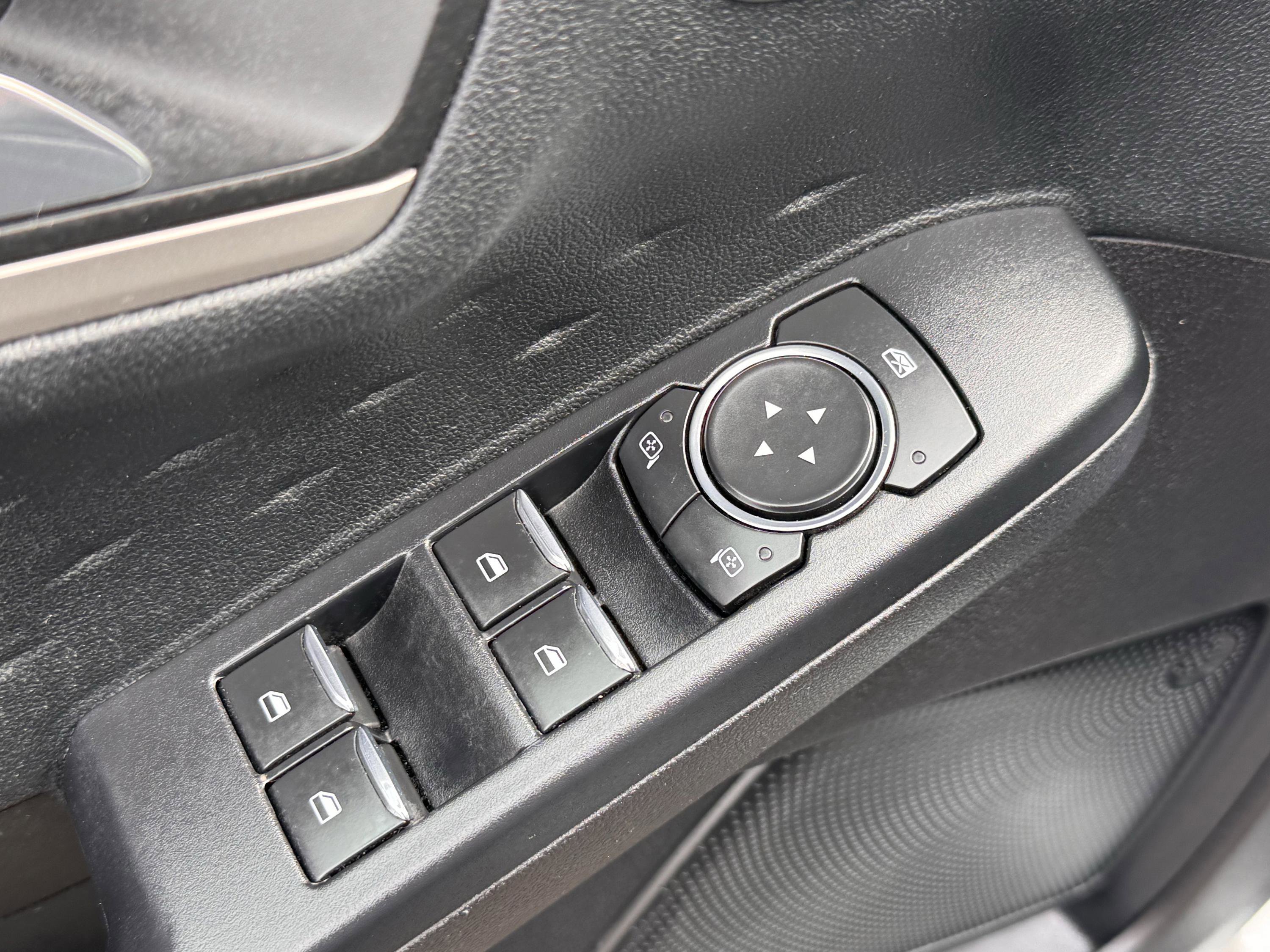 Used 2020 Ford Escape SEL image 10