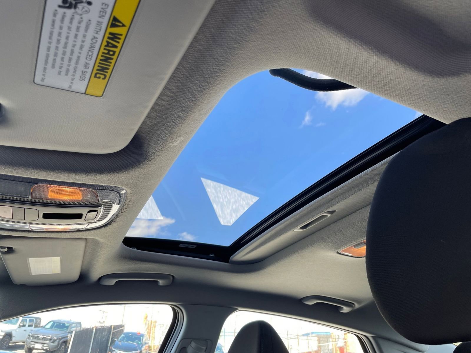 Used 2025 Hyundai Elantra SEL image 30