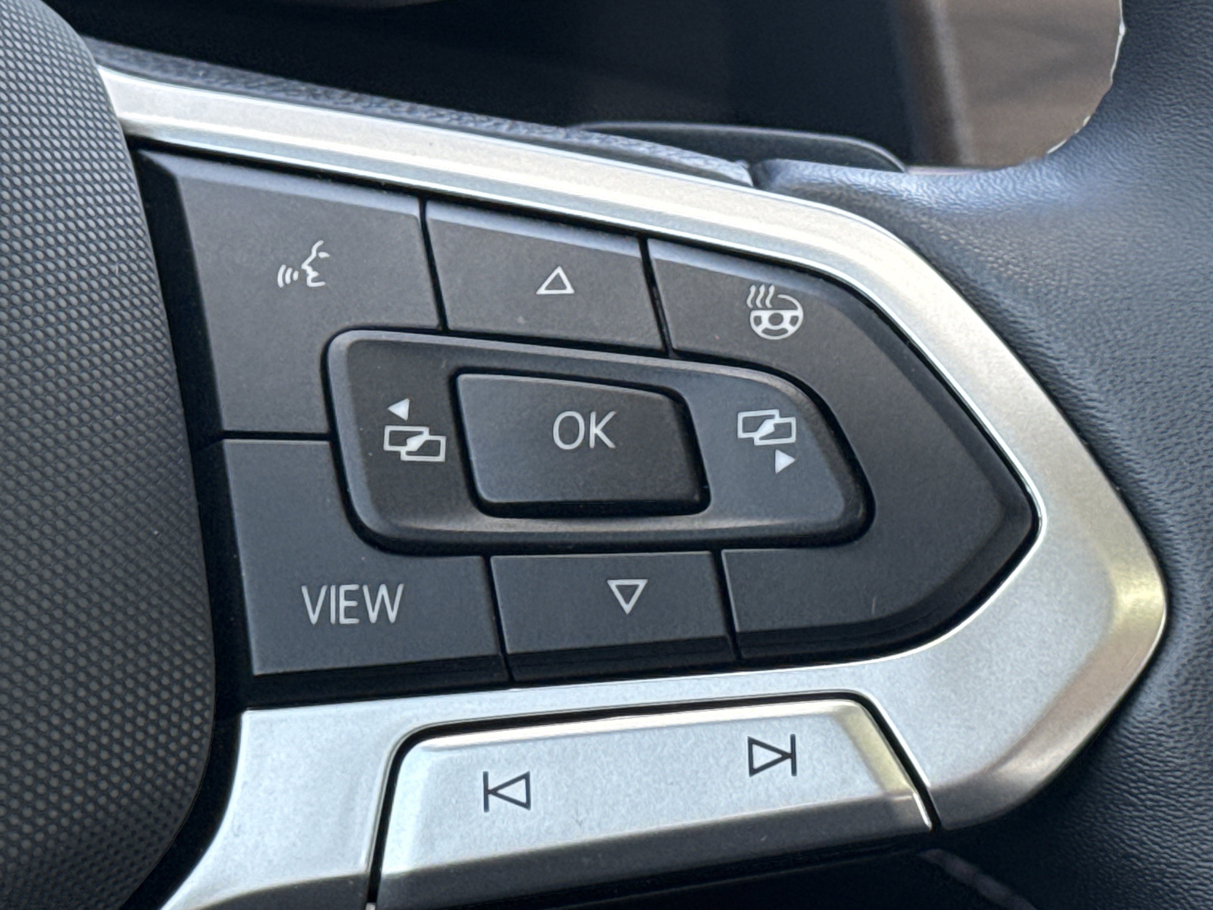 Used 2025 Volkswagen Atlas SE image 20