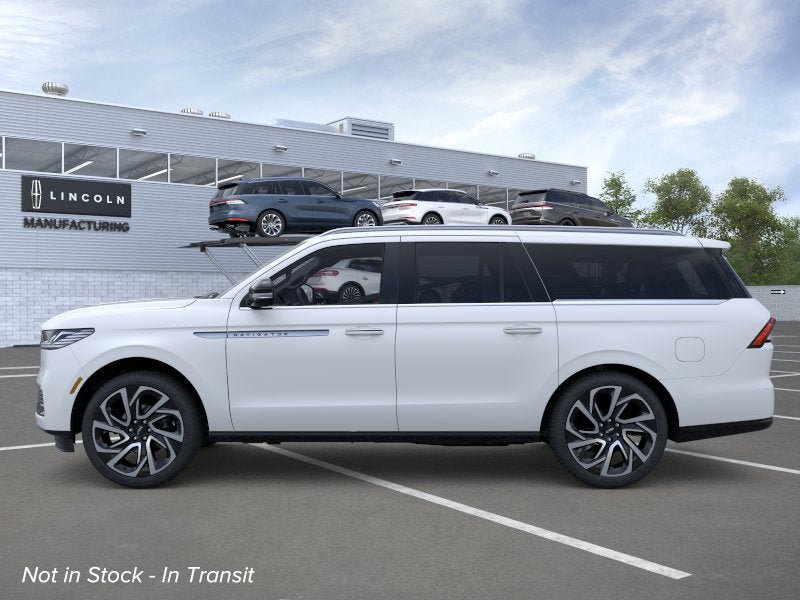 New 2026 Lincoln Navigator L Reserve AWD/4WD image 3