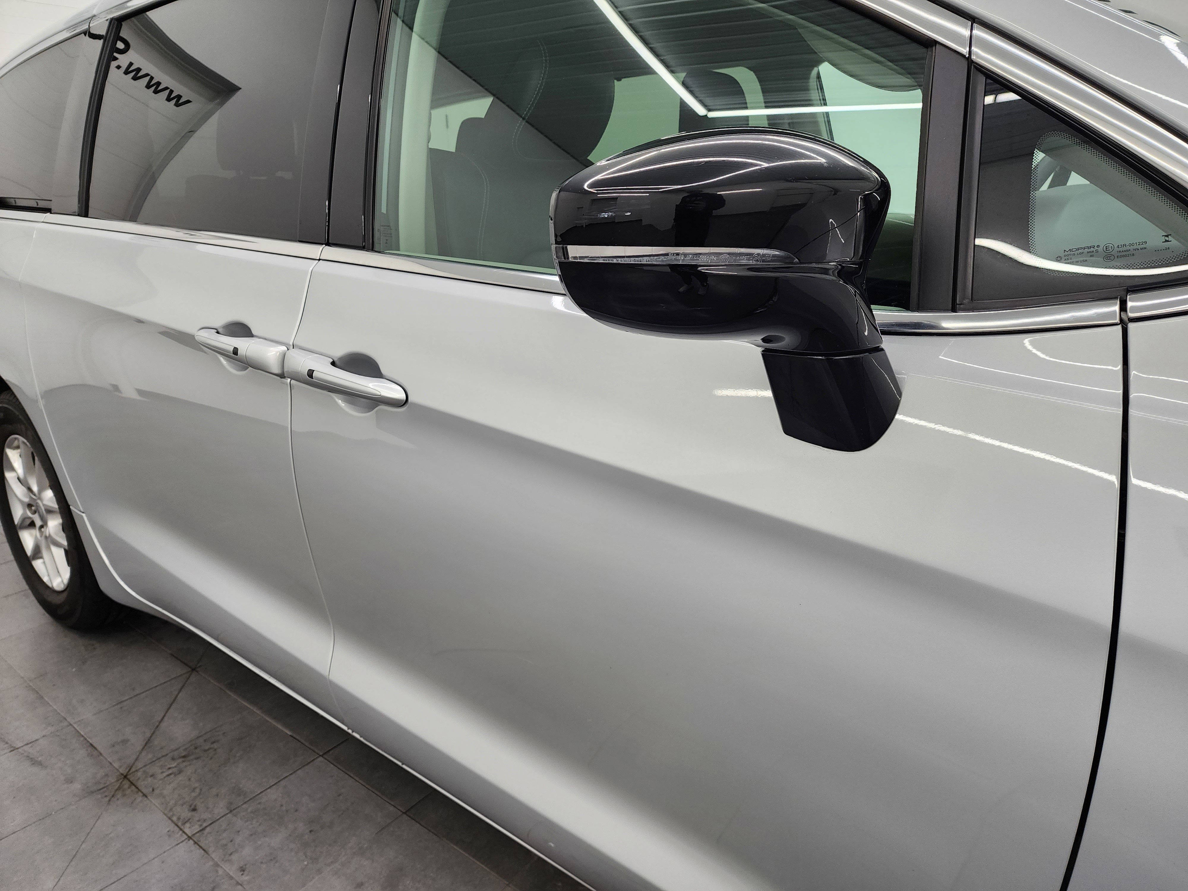 Used 2024 Chrysler Pacifica Touring-L image 23