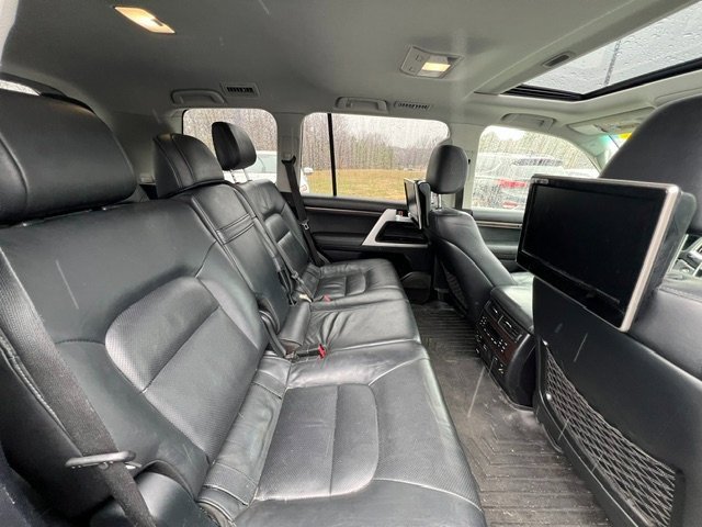 Used 2016 Toyota Land Cruiser image 12