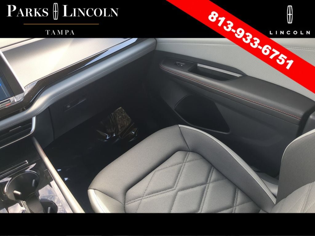Used 2025 Volkswagen Atlas Peak Edition SE AWD/4WD image 16