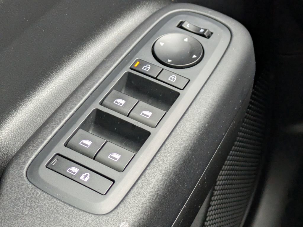 Used 2025 Hyundai Santa Fe SE image 23