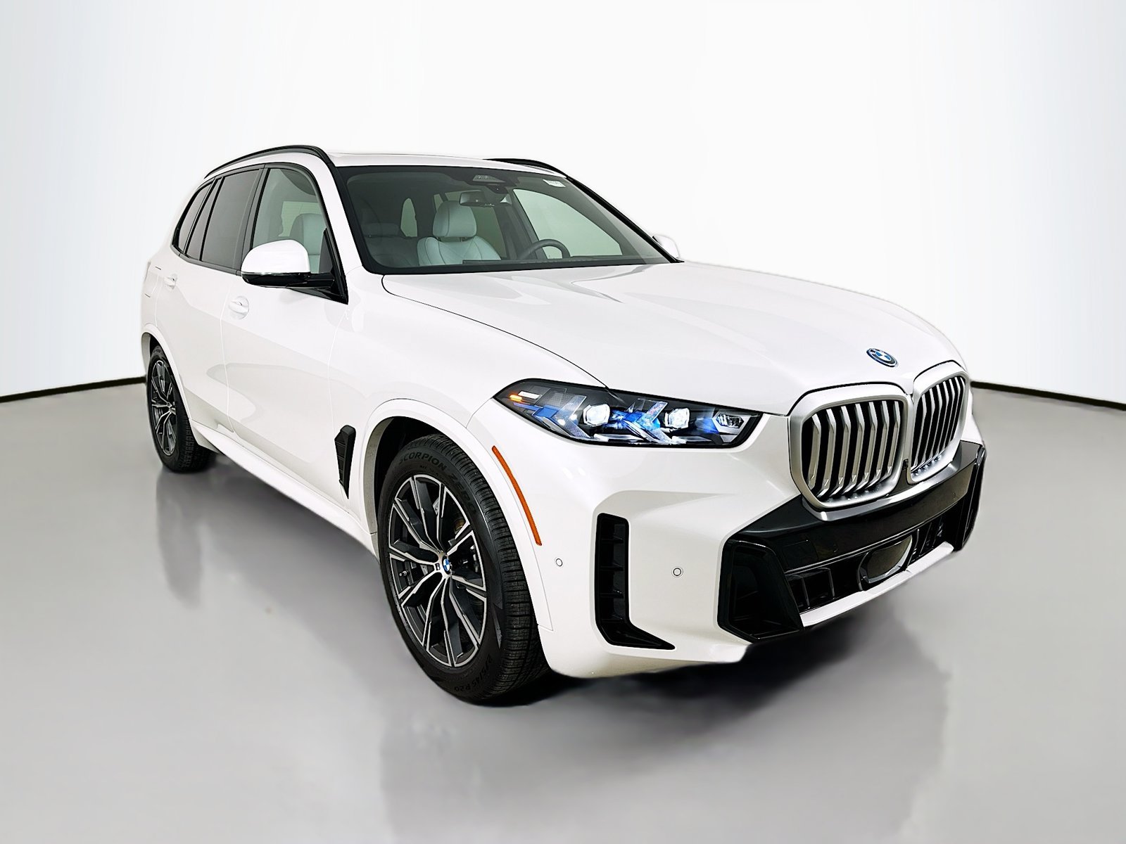 New 2026 BMW X5 xDrive50e w/ M Sport Package AWD/4WD image 3