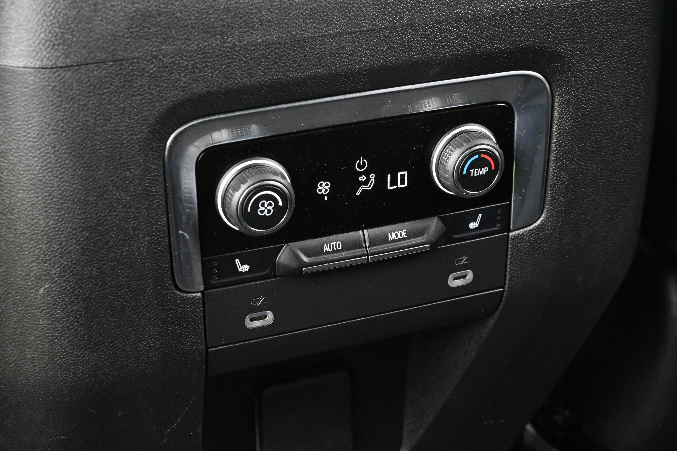 Used 2024 Chevrolet Tahoe RST w/ Luxury Package AWD/4WD image 32