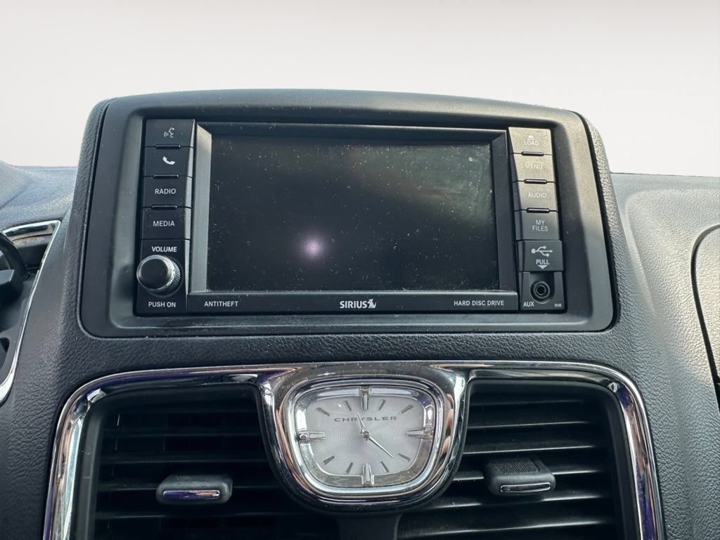 Used 2014 Chrysler Town & Country Touring-L w/ Driver Convenience Group FWD image 20
