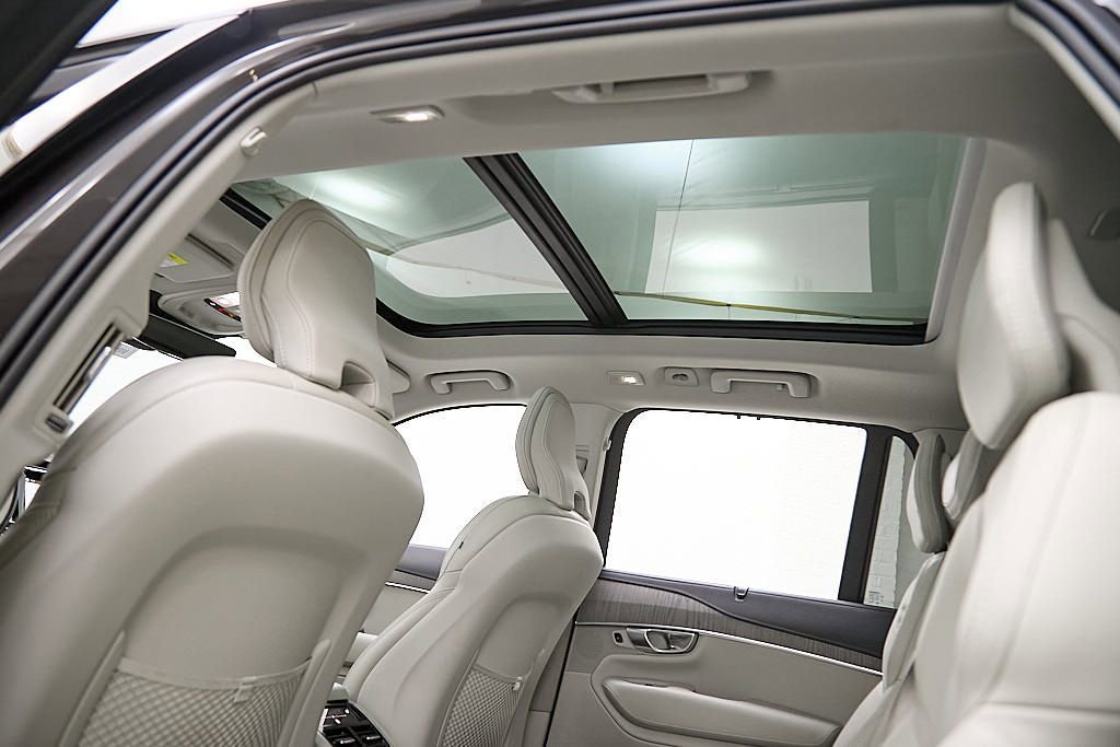 Certified 2023 Volvo XC90 T8 Ultimate image 24