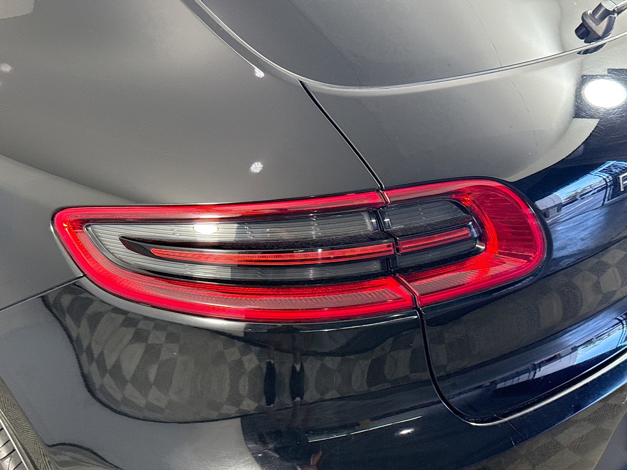 Used 2018 Porsche Macan S image 35