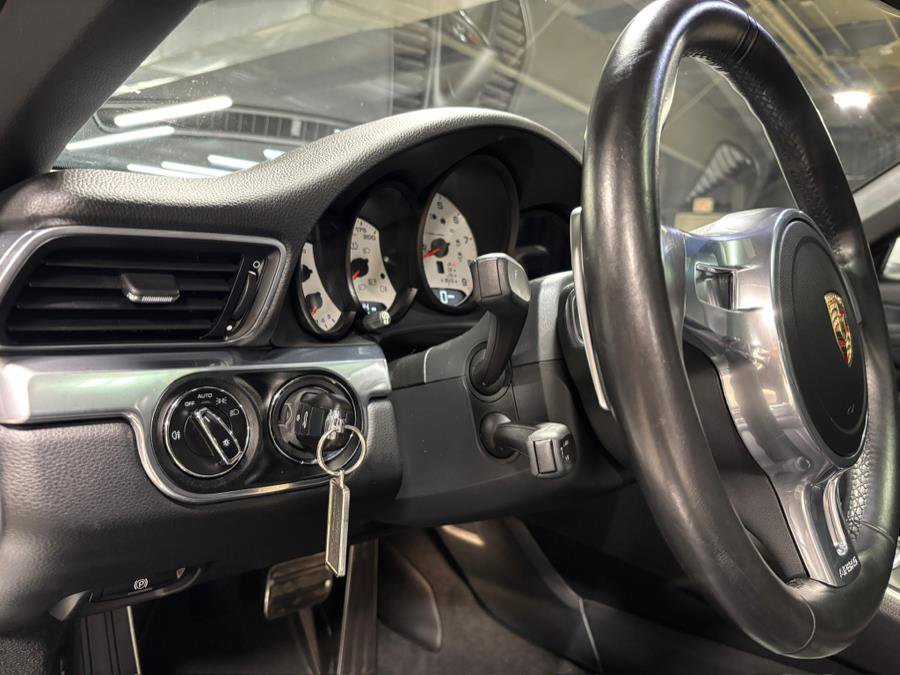Used 2015 Porsche 911 Carrera image 11
