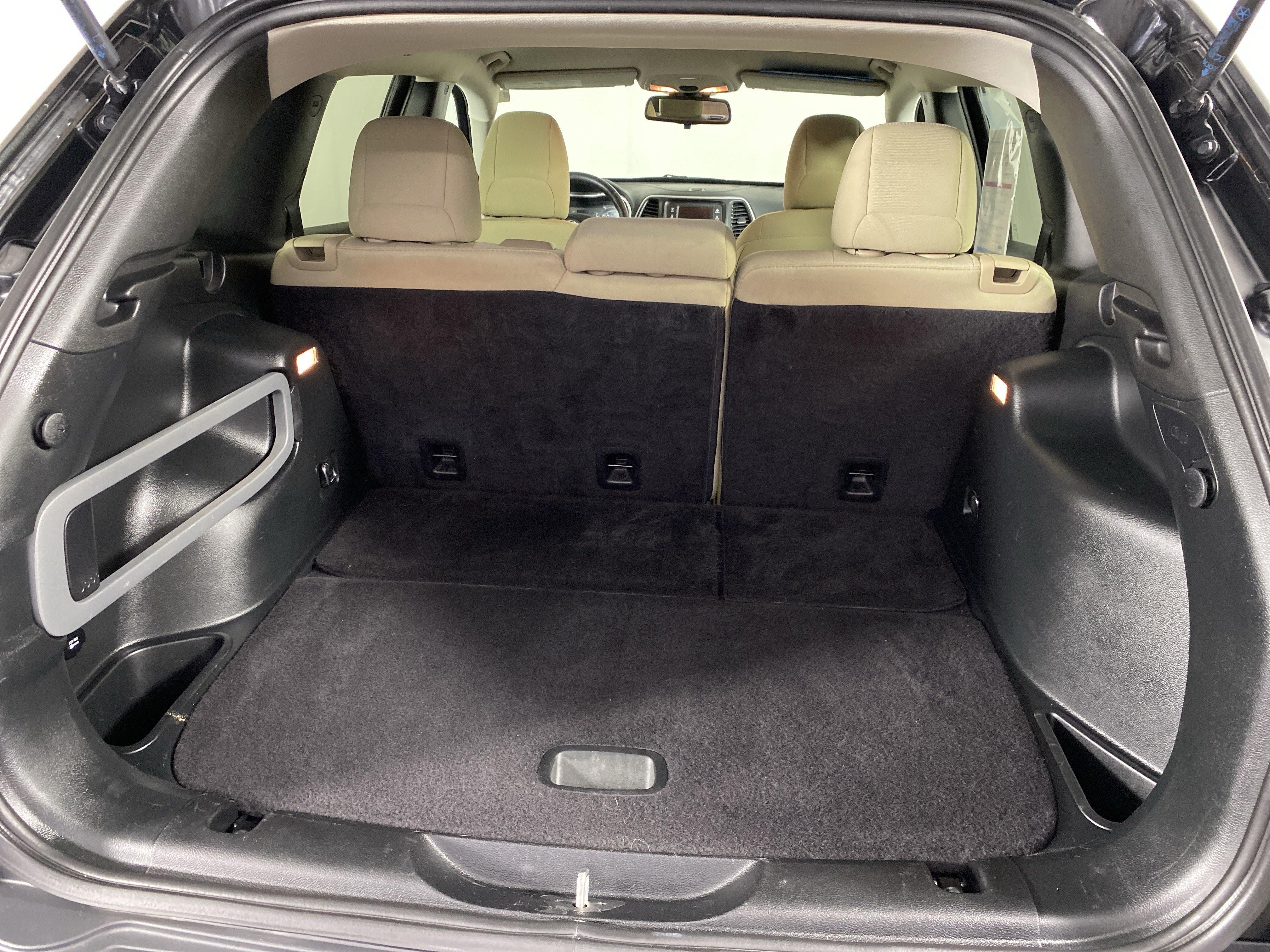Used 2016 Jeep Cherokee Sport AWD/4WD image 30