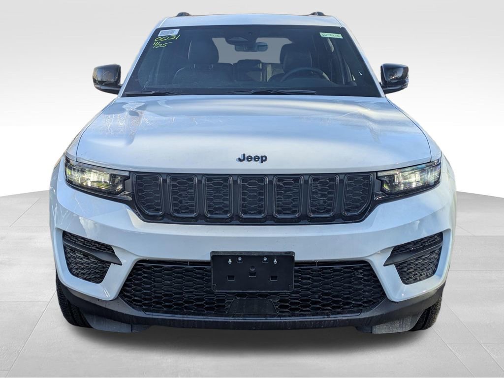 New 2025 Jeep Grand Cherokee Altitude image 8