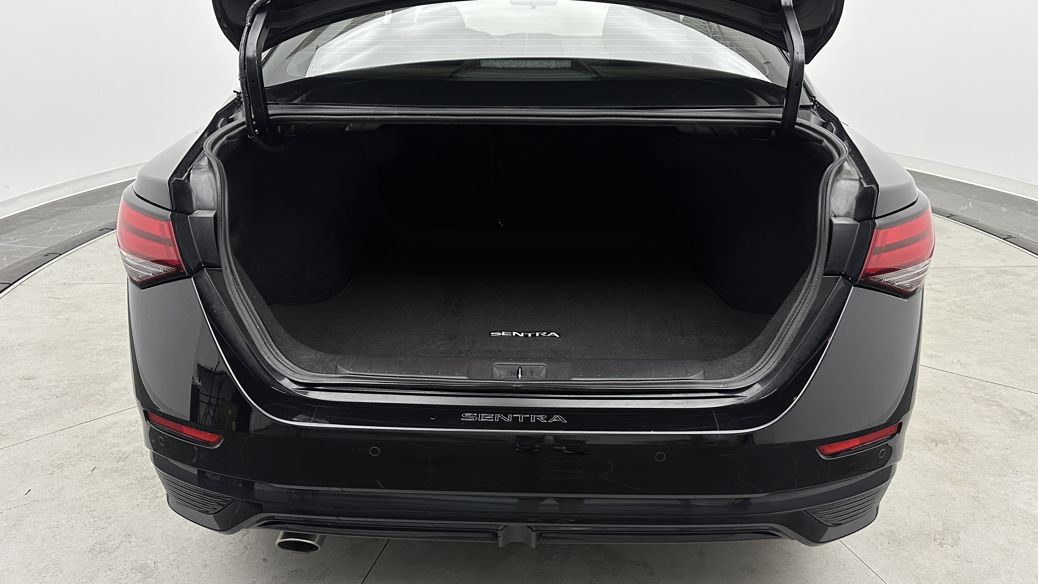 Used 2024 Nissan Sentra SR FWD image 30