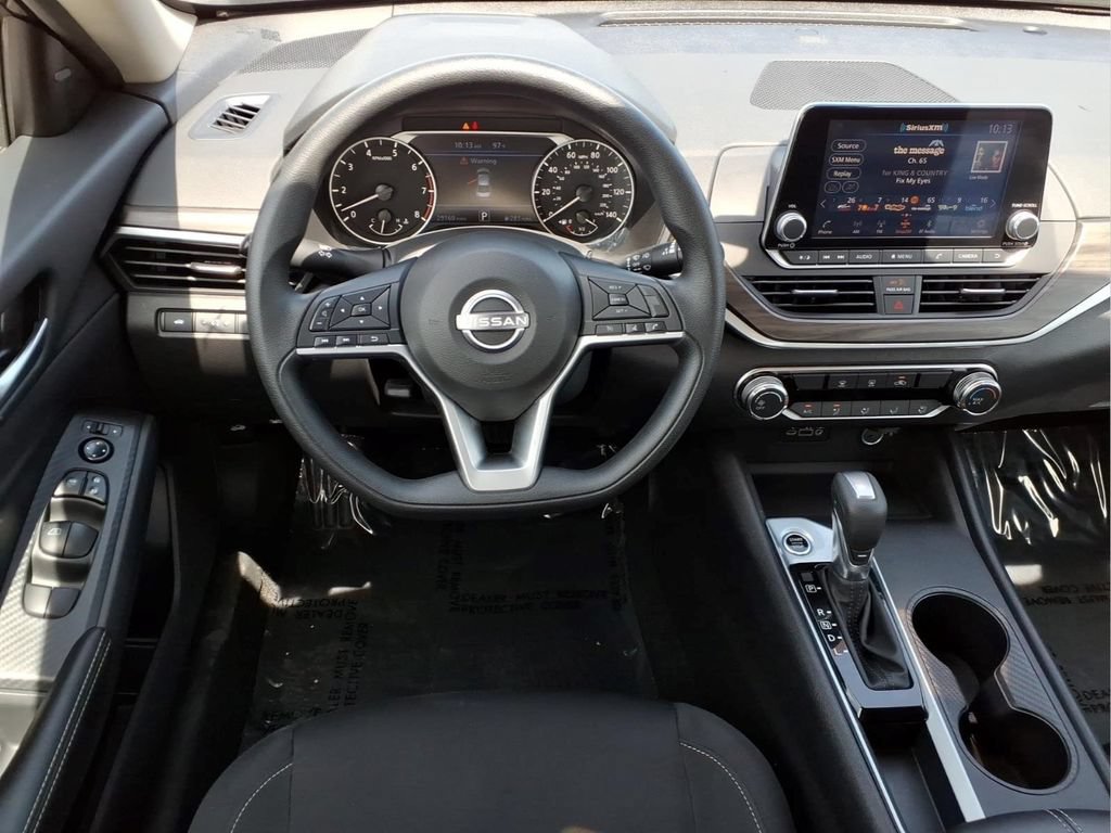 Used 2025 Nissan Altima 2.5 SV FWD image 9