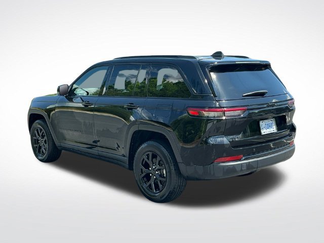 Used 2025 Jeep Grand Cherokee Altitude AWD/4WD image 6