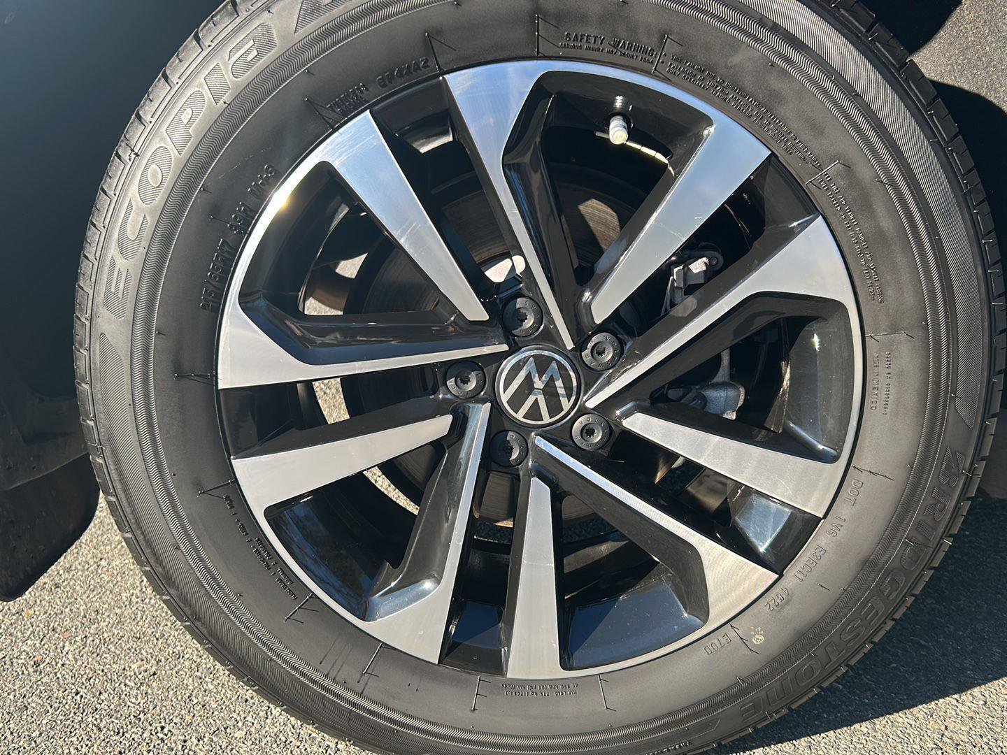 Used 2023 Volkswagen Tiguan S image 9