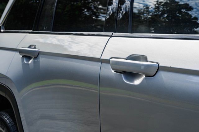 Used 2022 Jeep Grand Cherokee Limited 4xe image 28