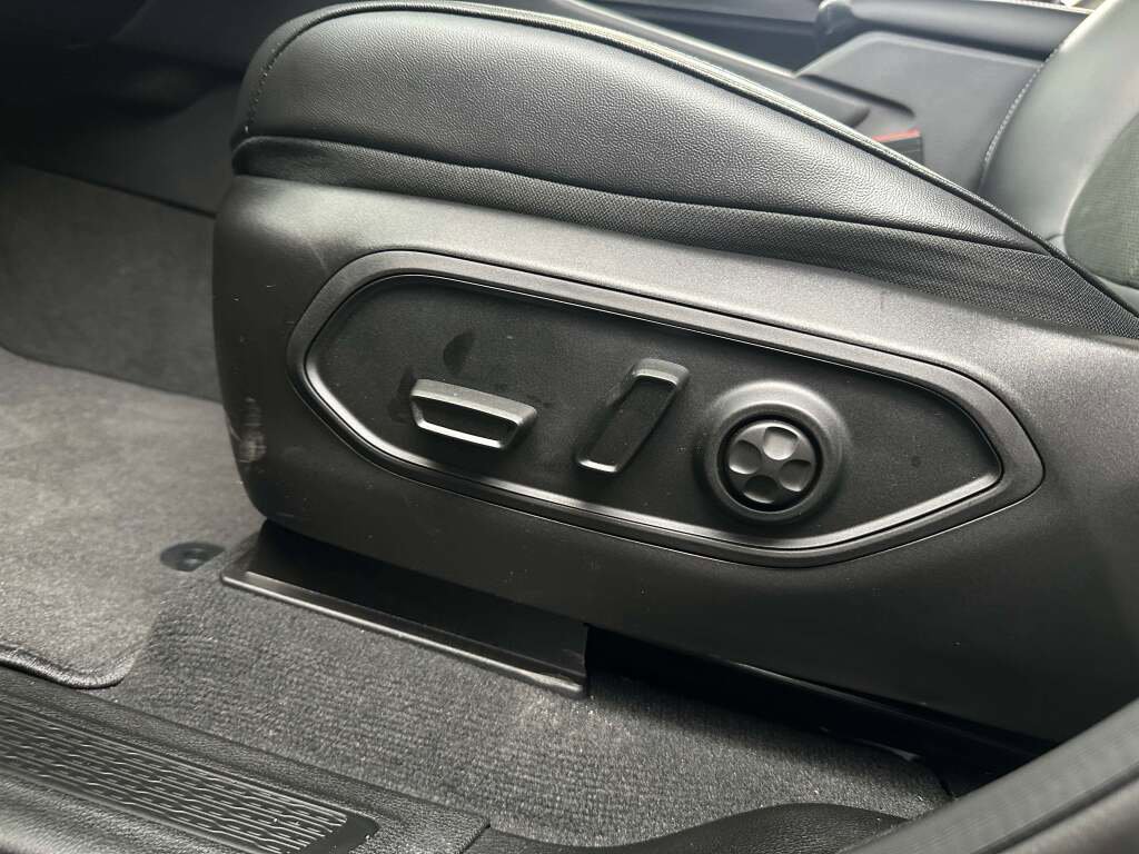 New 2025 Jeep Grand Cherokee L Laredo image 26