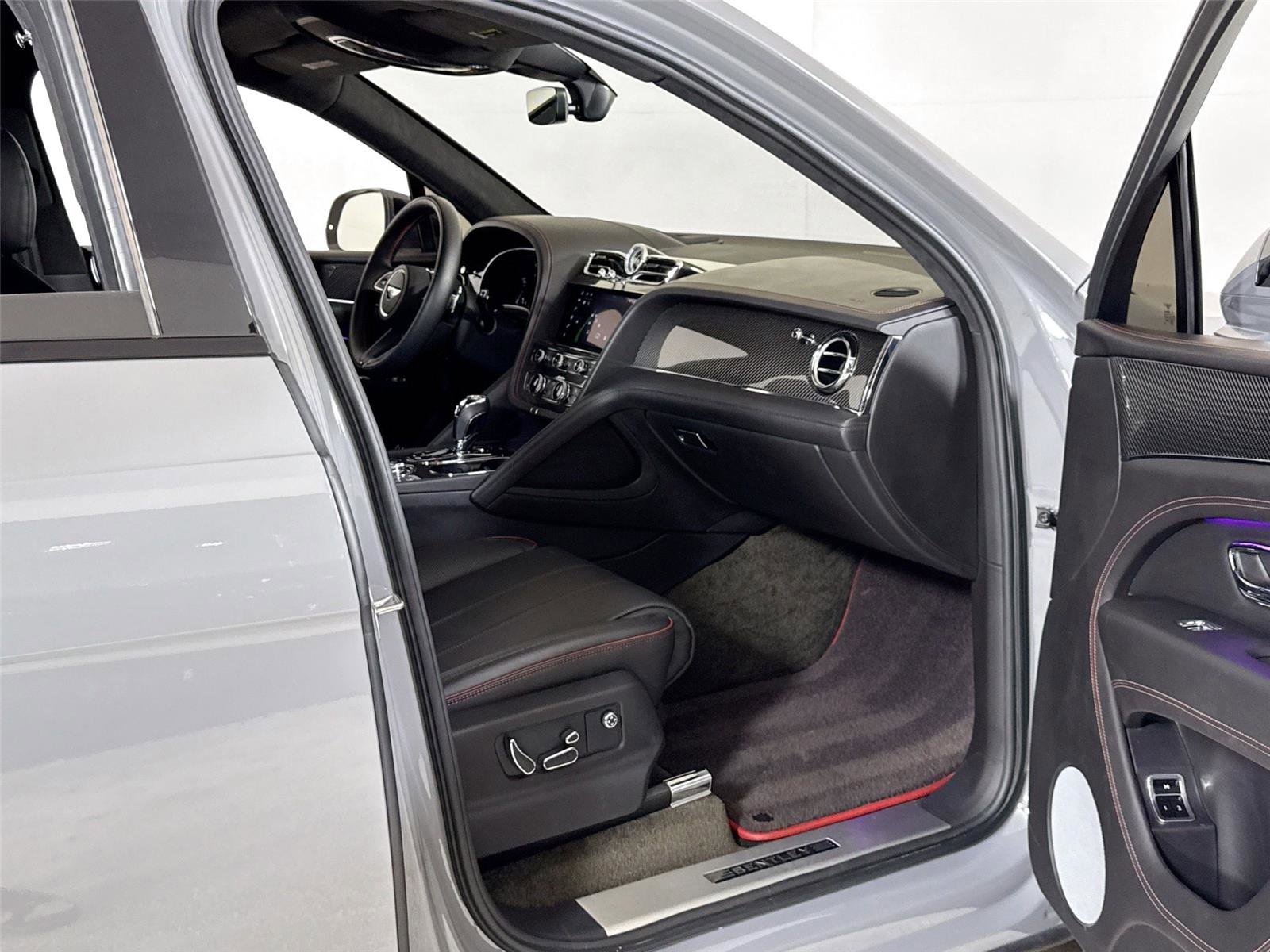 Used 2022 Bentley Bentayga image 33