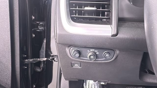 Used 2024 GMC Terrain SLT image 34