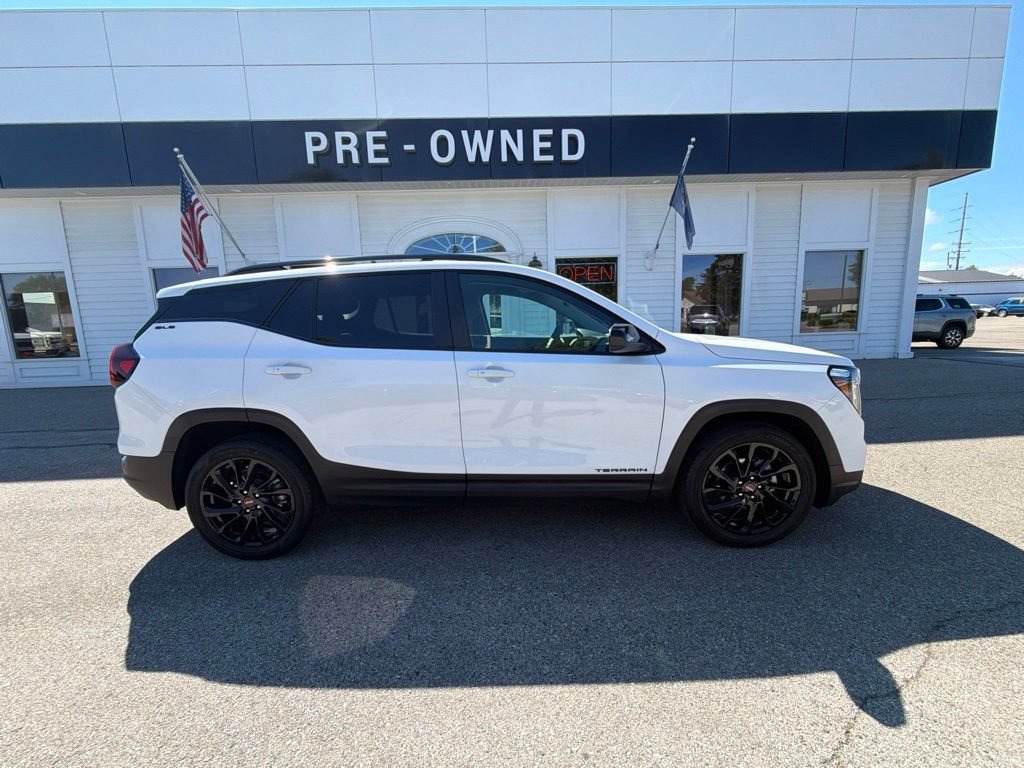 Certified 2024 GMC Terrain SLE w/ Driver Convenience Package FWD image 4