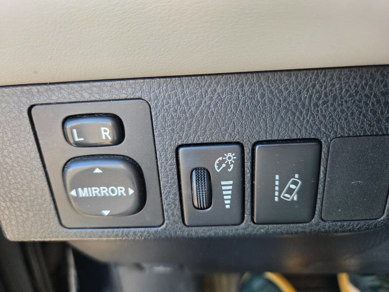 Used 2017 Toyota RAV4 XLE AWD/4WD image 15