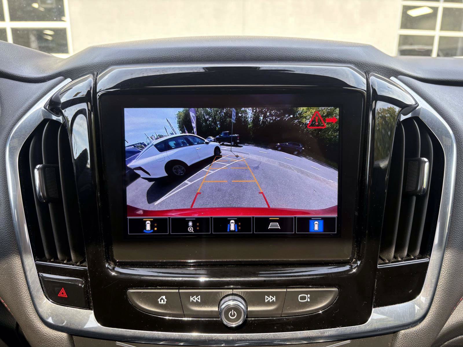 Used 2023 Chevrolet Traverse RS AWD/4WD image 17