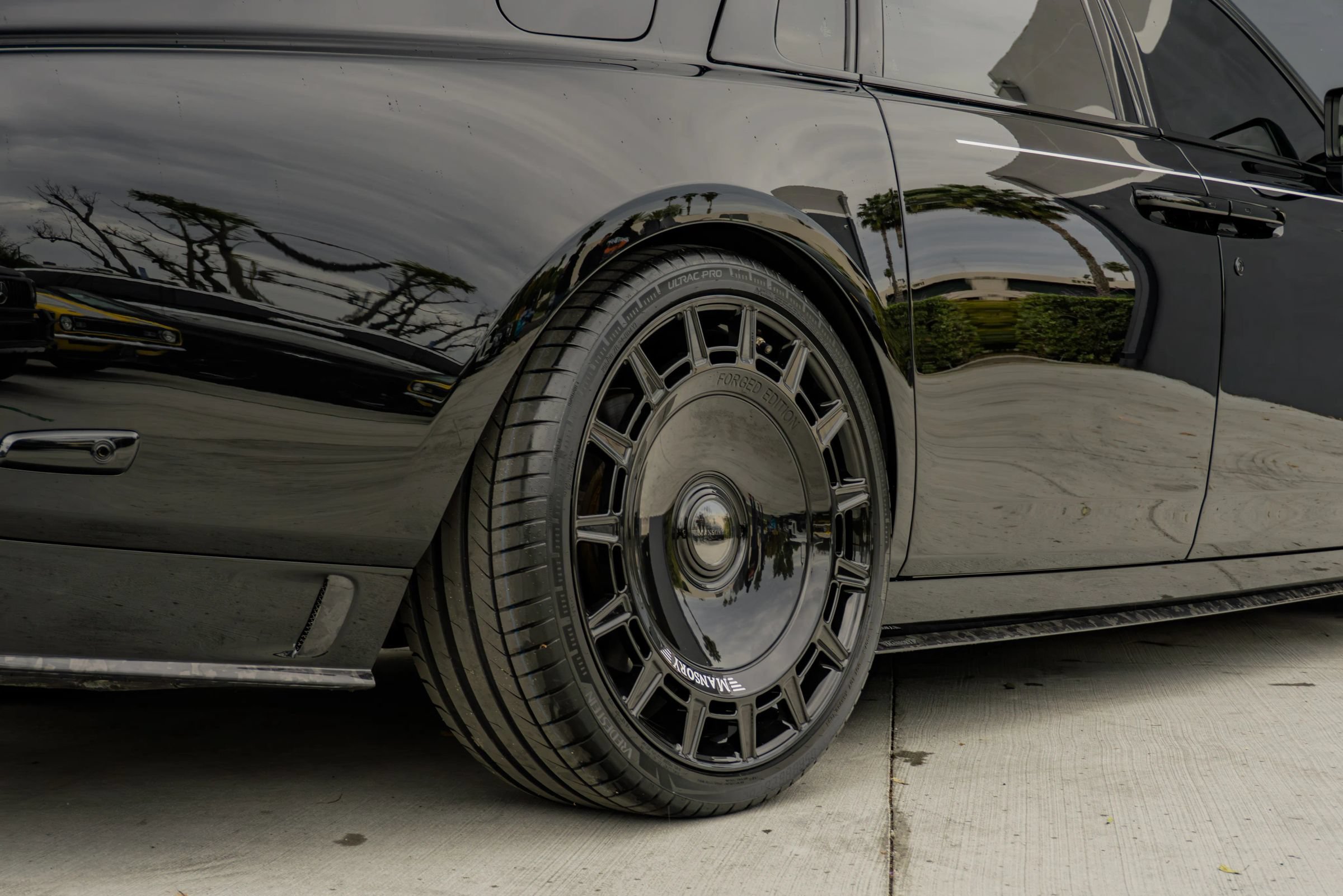 Used 2024 Rolls-Royce Phantom Sedan RWD image 42