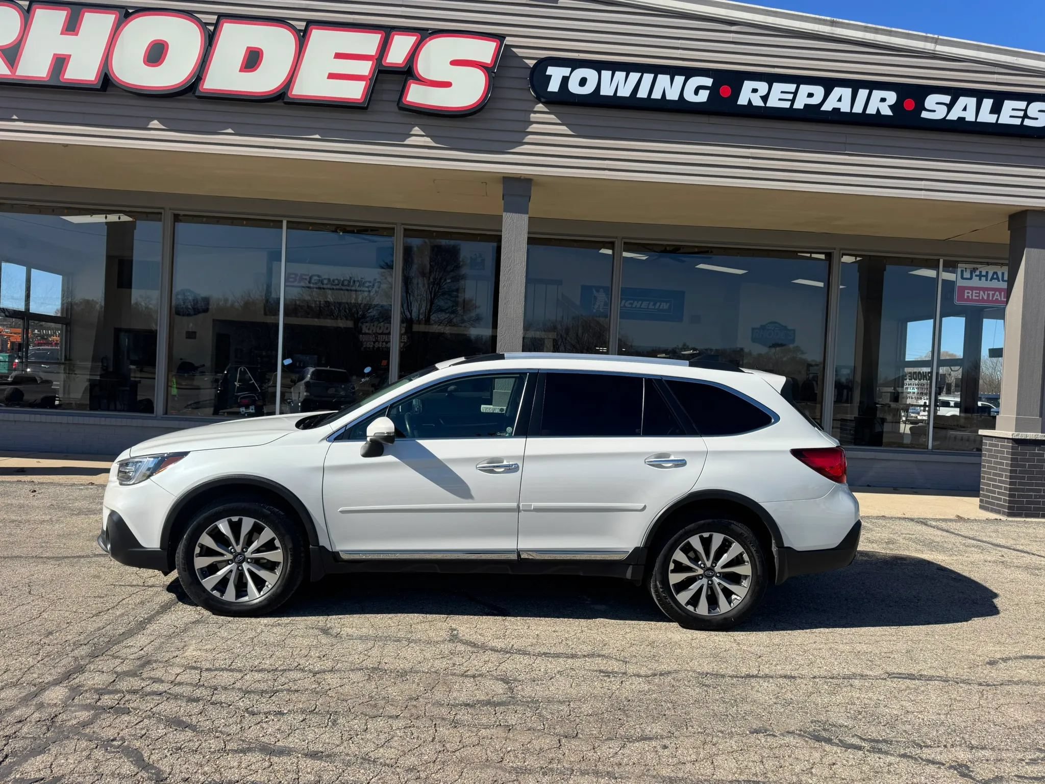 Used 2018 Subaru Outback 3.6R Touring AWD/4WD image 2