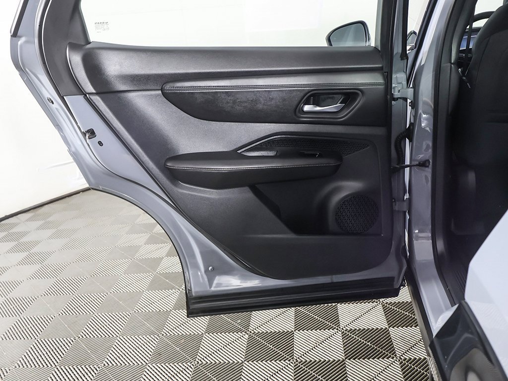 Used 2023 Nissan Ariya FWD image 23