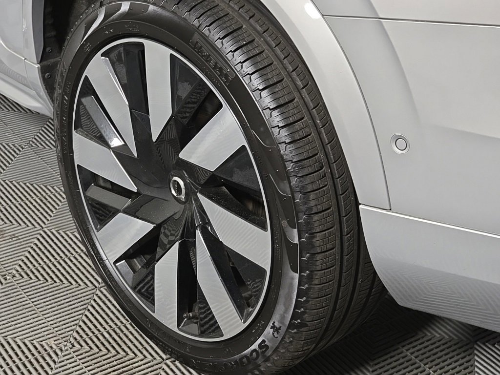 Certified 2025 Volvo XC90 T8 Plus image 11