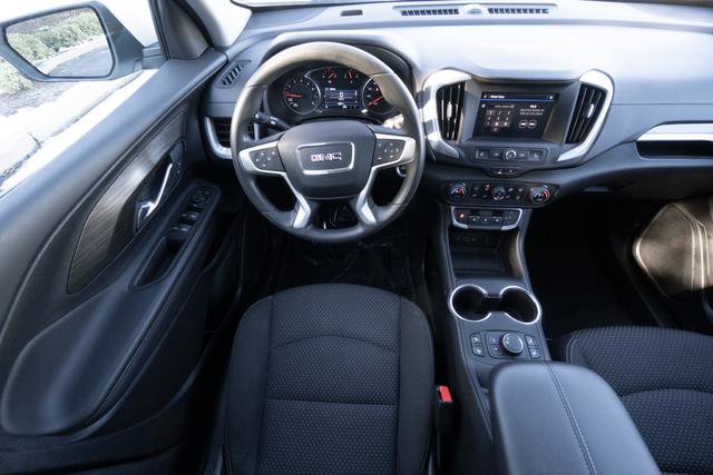 Used 2024 GMC Terrain SLE w/ Driver Convenience Package image 15